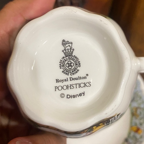 Royal Doulton x Disney tea cup and saucer - Picture 5 of 9